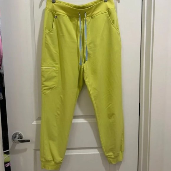 Figs Lime Green Scrub Set - Picture 7 of 12